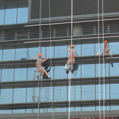 幕墻施工人員在施工中